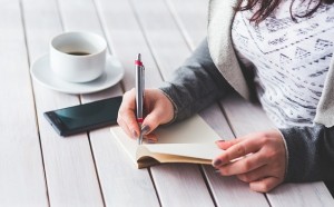 Pengertian dan Contoh Paragraf Persuasi Lengkap