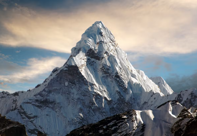 20 Gunung Tertinggi, Terbesar dan Paling Bahaya di Dunia