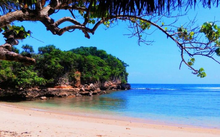 5 Rekomendasi Pantai yang Ada di Malang dengan Panorama Indah
